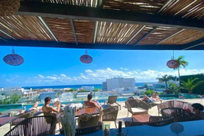 Luxurious 2 bed/2 bath condo 2 blocks from beach